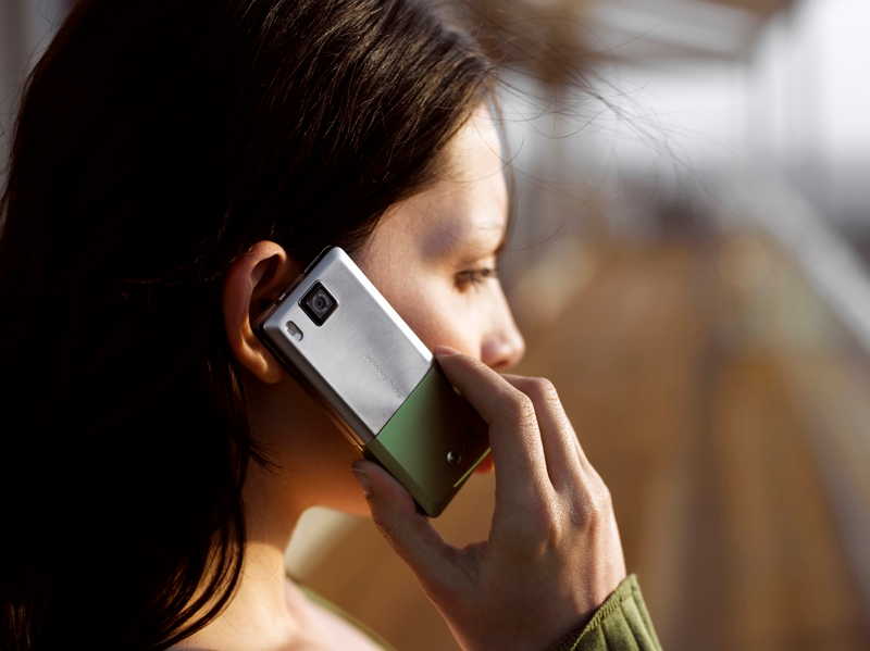 Illustration for article titled Sony Ericsson T650 Packs 3G, 3.2MP Camera Into a Slim Candybar